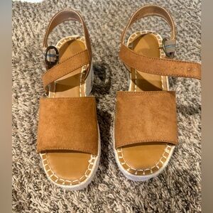 Universal Thread Platform Sandals, 9